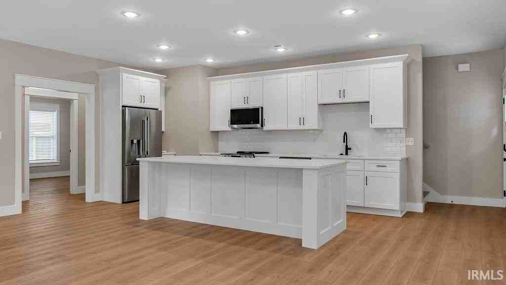 505 E 11th St - Photo 4 of 17