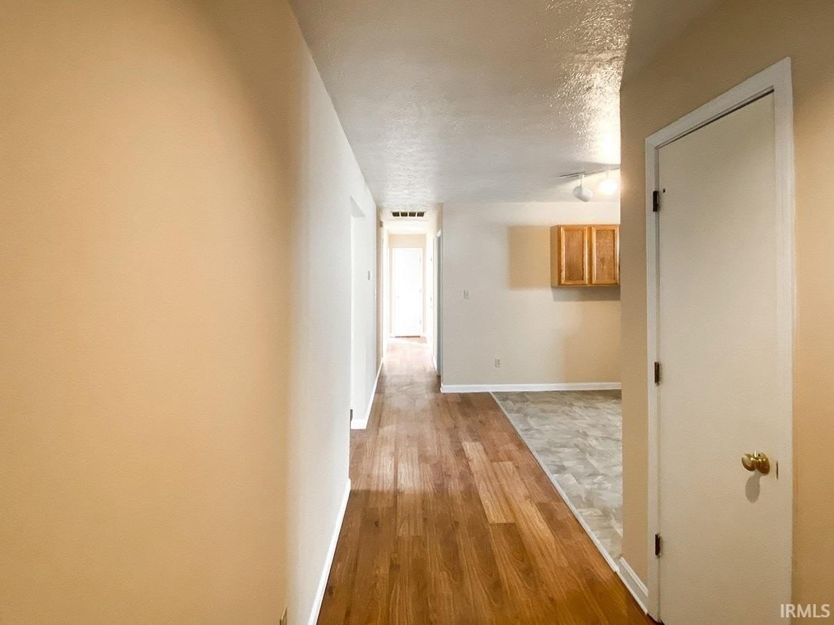 1416 S Palmer Ave - Photo 2 of 33