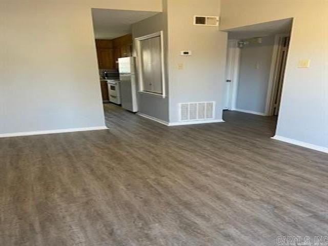 77 Liberty Ln Apt B - Photo 2 of 10