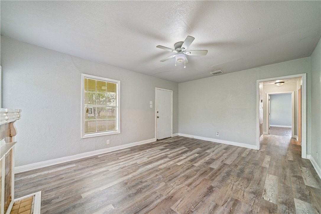 133 E Vanderbilt Dr - Photo 5 of 19