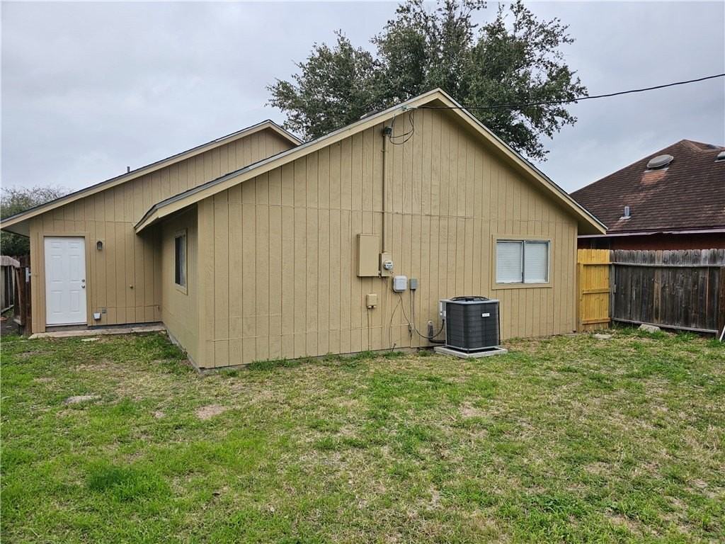 3814 Carencia Dr - Photo 2 of 6