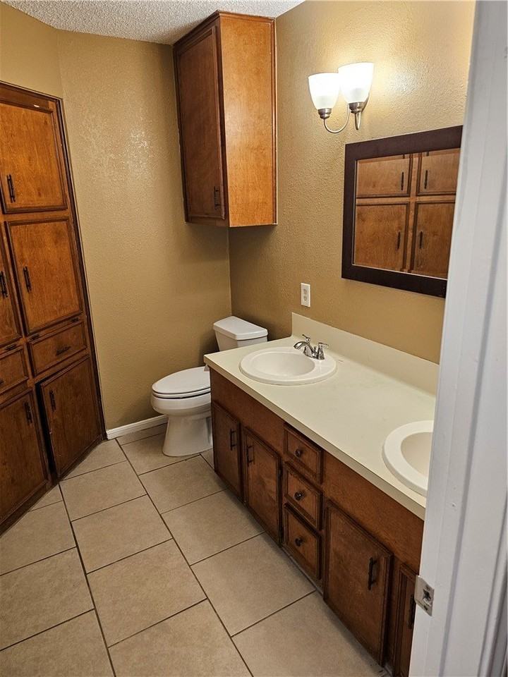 3814 Carencia Dr - Photo 3 of 6
