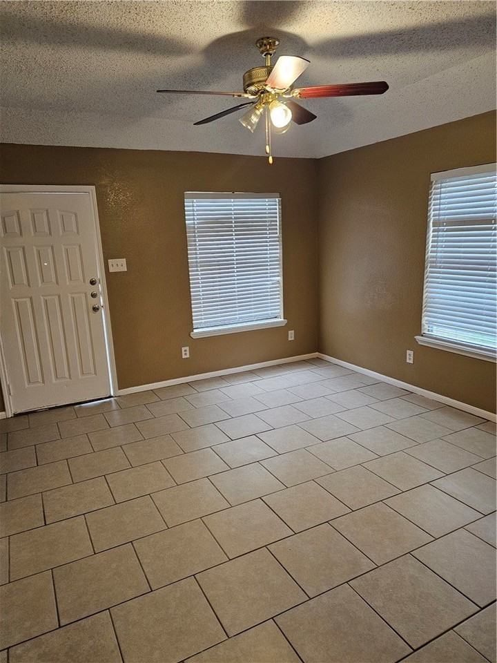 3814 Carencia Dr - Photo 4 of 6