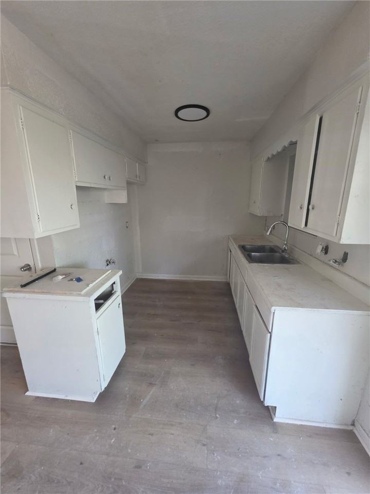 1434 Madrid Cir - Photo 2 of 9