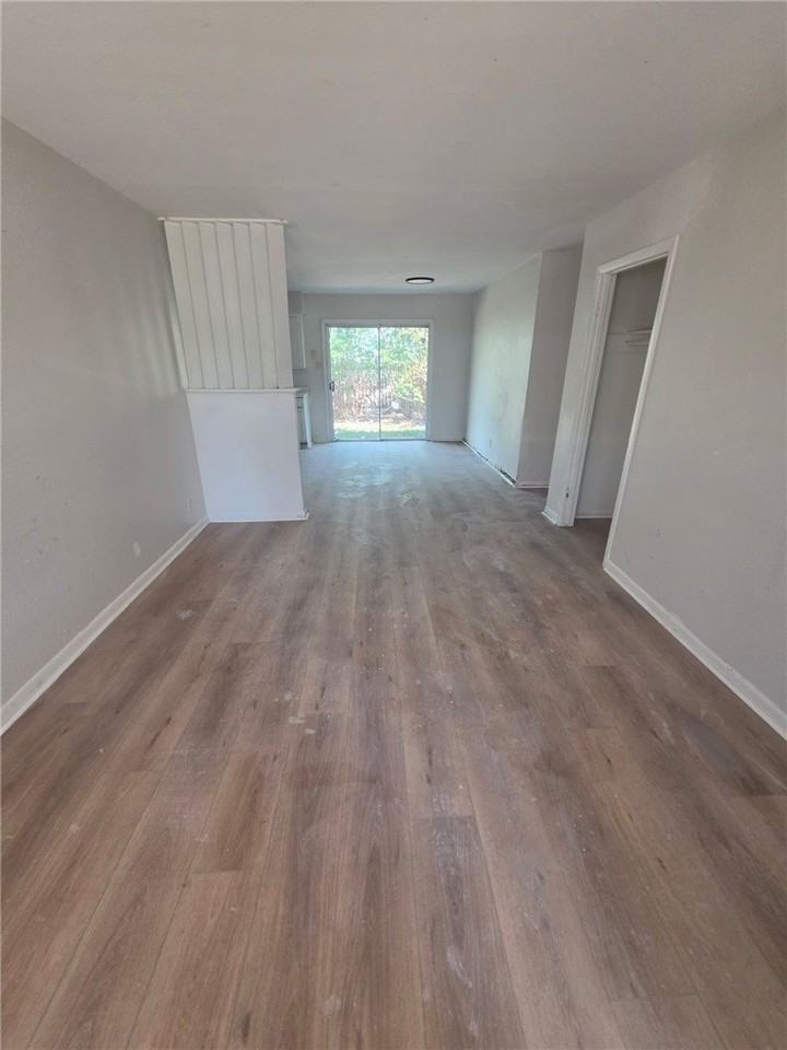 1434 Madrid Cir - Photo 3 of 9