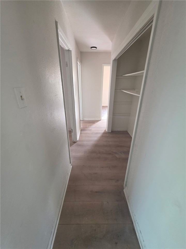 1434 Madrid Cir - Photo 4 of 9