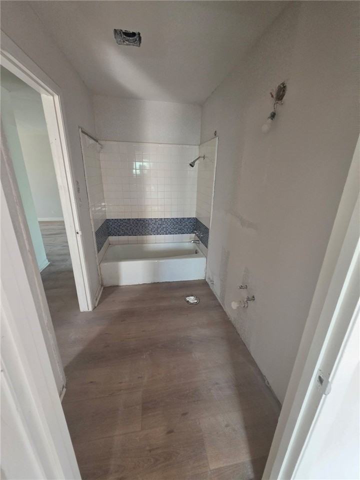 1434 Madrid Cir - Photo 5 of 9