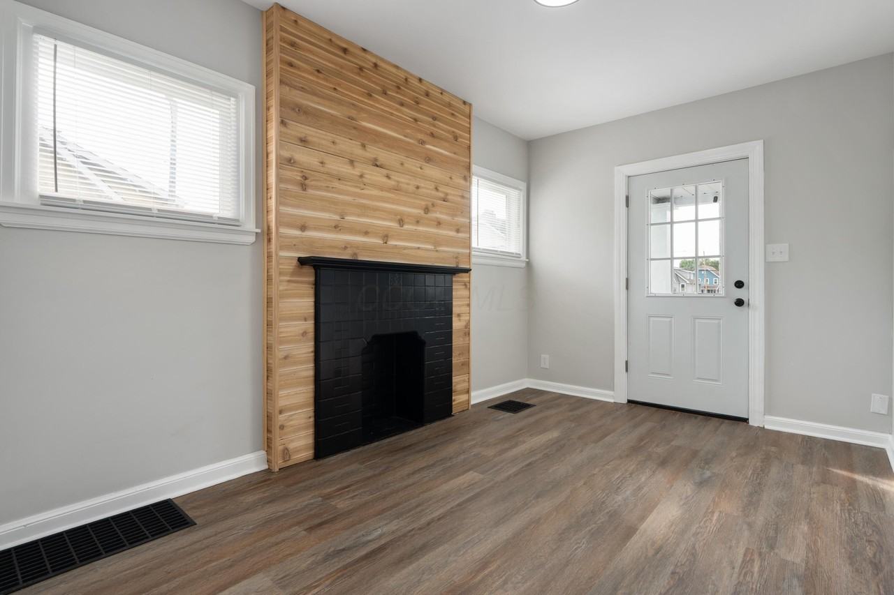 276 E Morrill Ave - Photo 7 of 37