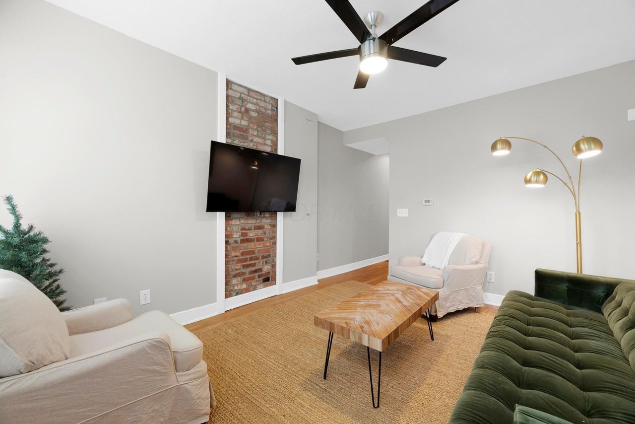 1103 Mount Pleasant Avenue - Photo 2 of 32