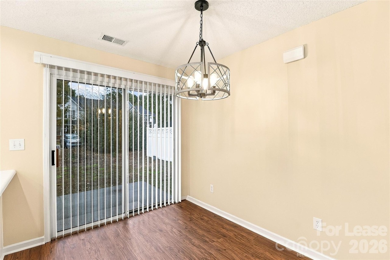 15021 Deshler Ct - Photo 5 of 36