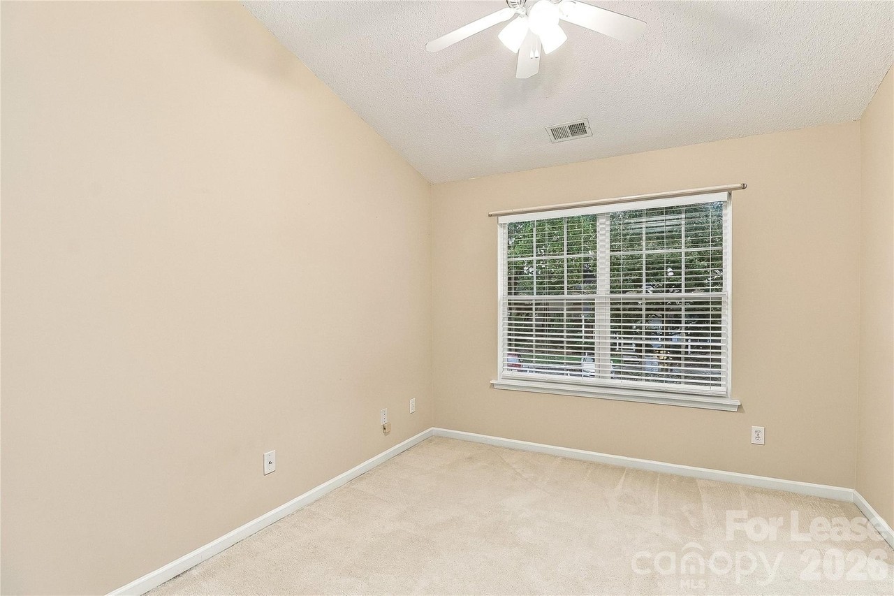 15021 Deshler Ct - Photo 7 of 36
