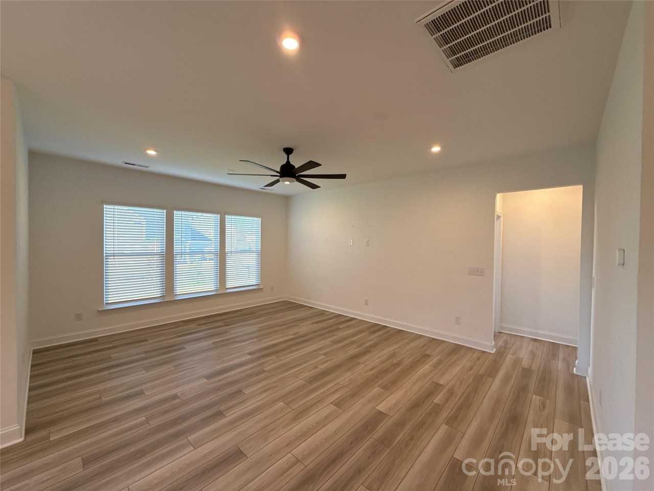 709 Hinterland Ln - Photo 3 of 22