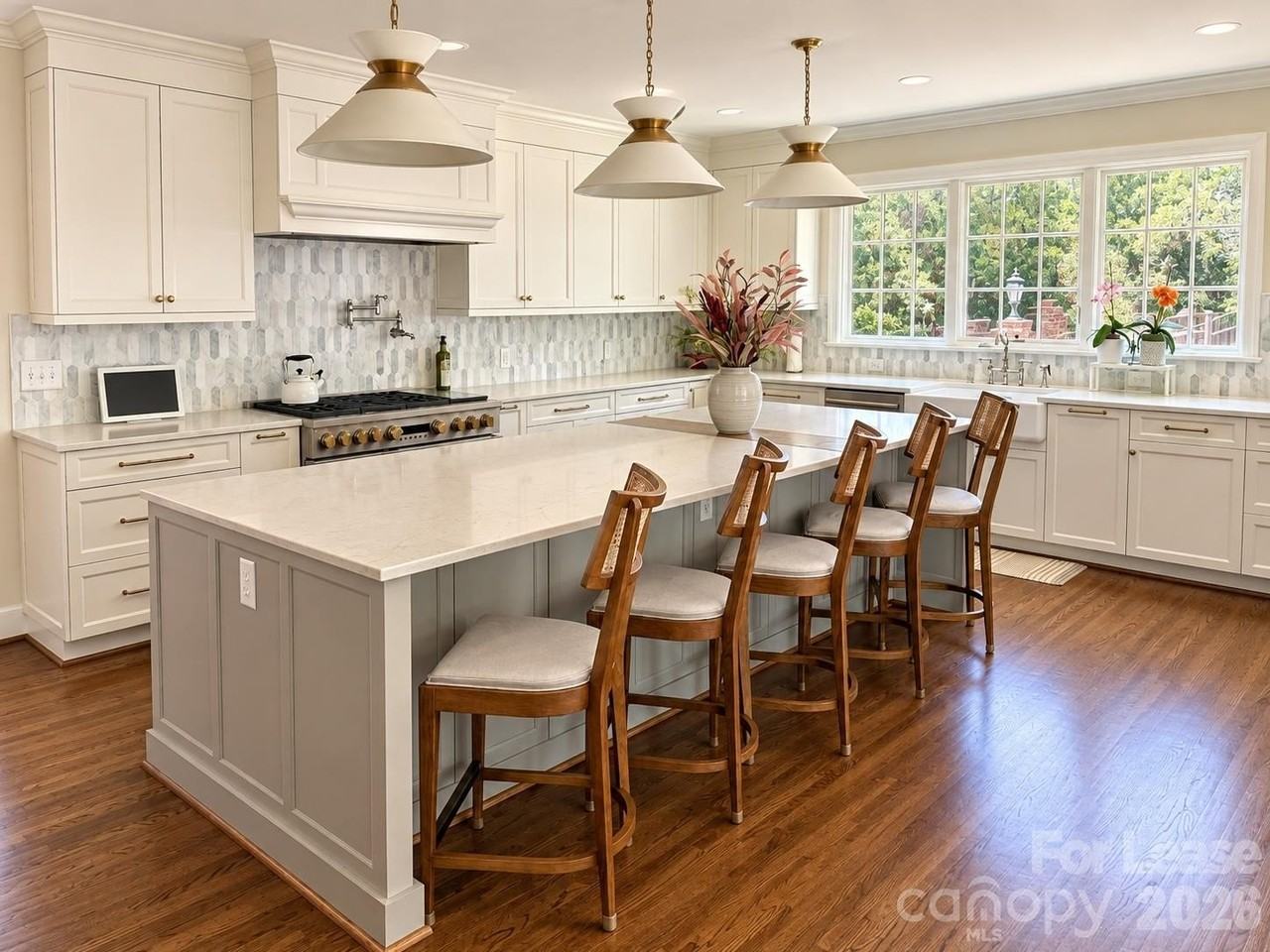 1524 S Wendover Rd - Photo 2 of 22