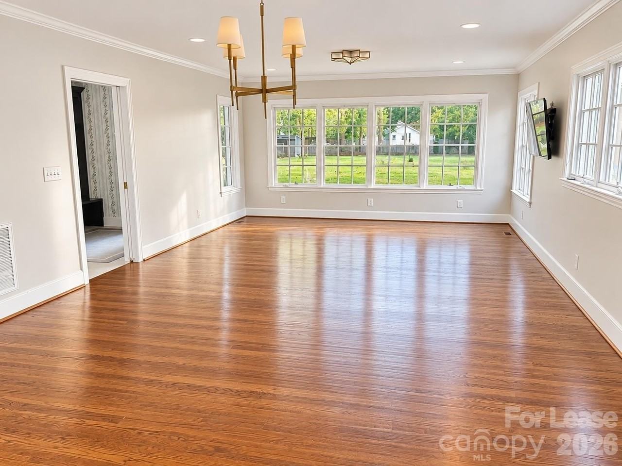 1524 S Wendover Rd - Photo 6 of 22