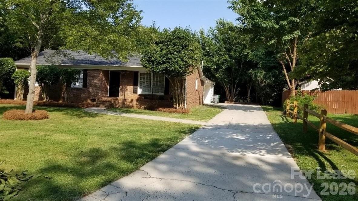 4512 Crestmont Dr - Photo 2 of 11