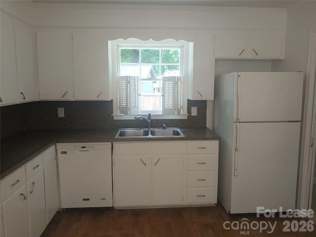 4512 Crestmont Dr - Photo 3 of 11