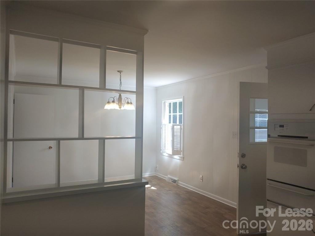 4512 Crestmont Dr - Photo 4 of 11