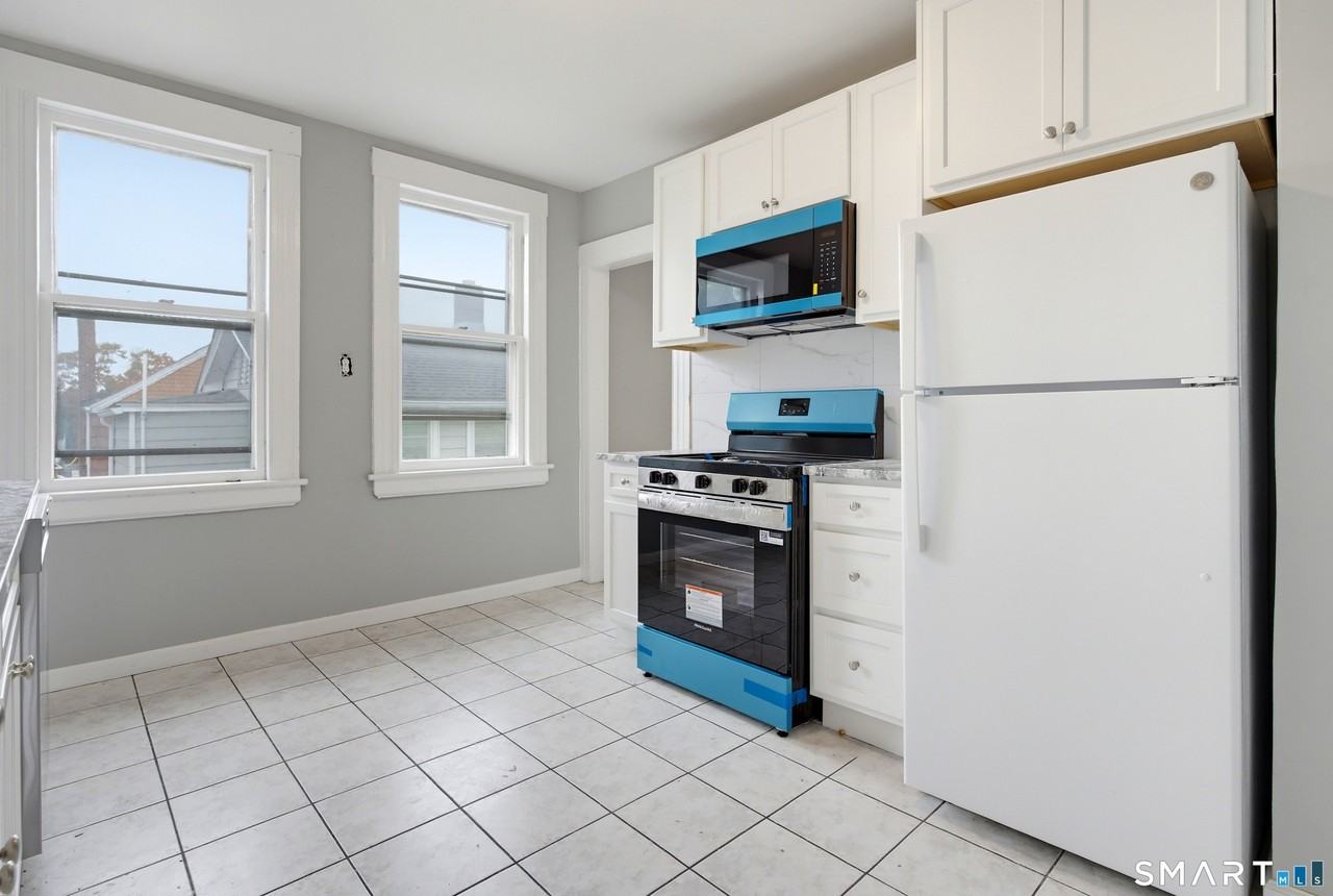 54 Hillside Ave - Photo 7 of 30