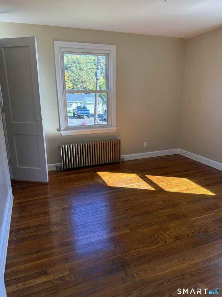 124 Irving St - Photo 6 of 9