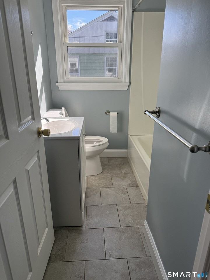 124 Irving St - Photo 7 of 9