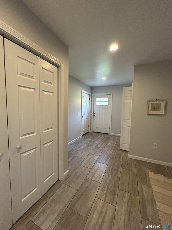 281 Abbe Rd - Photo 4 of 33