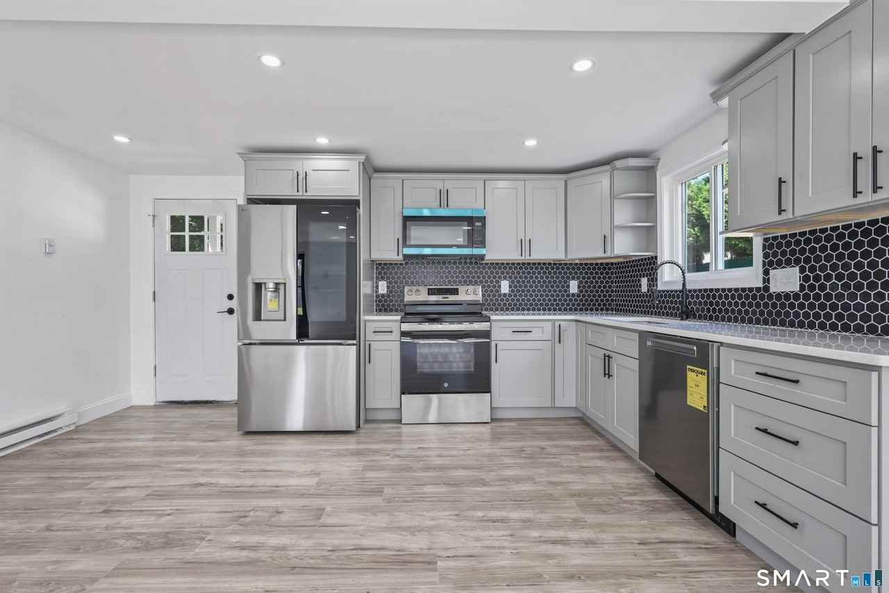 124 Mansfield Ave - Photo 3 of 30