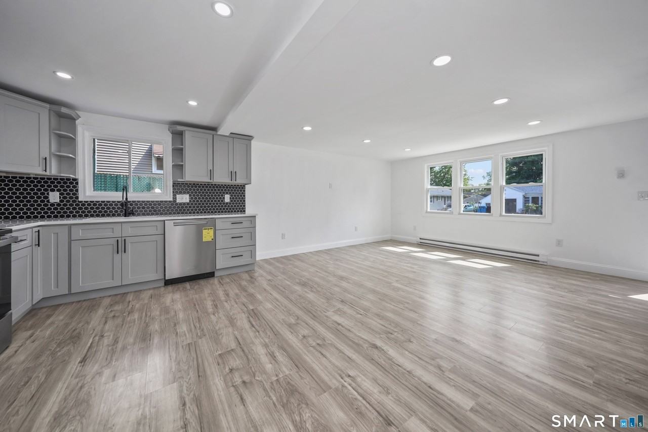 124 Mansfield Ave - Photo 4 of 30