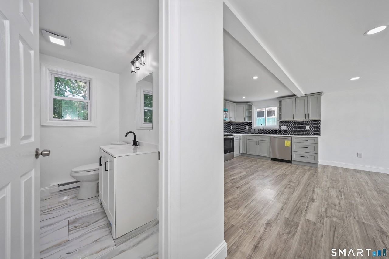 124 Mansfield Ave - Photo 5 of 30