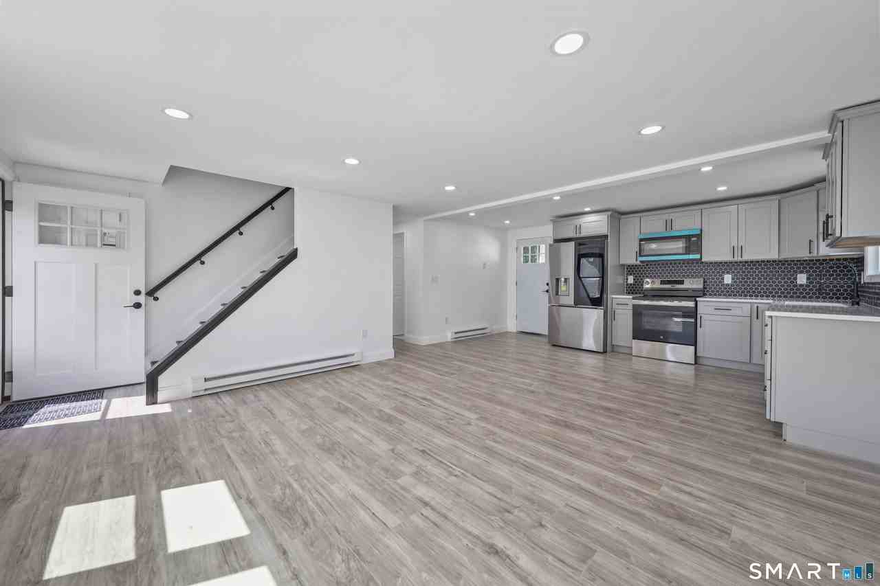124 Mansfield Ave - Photo 6 of 30