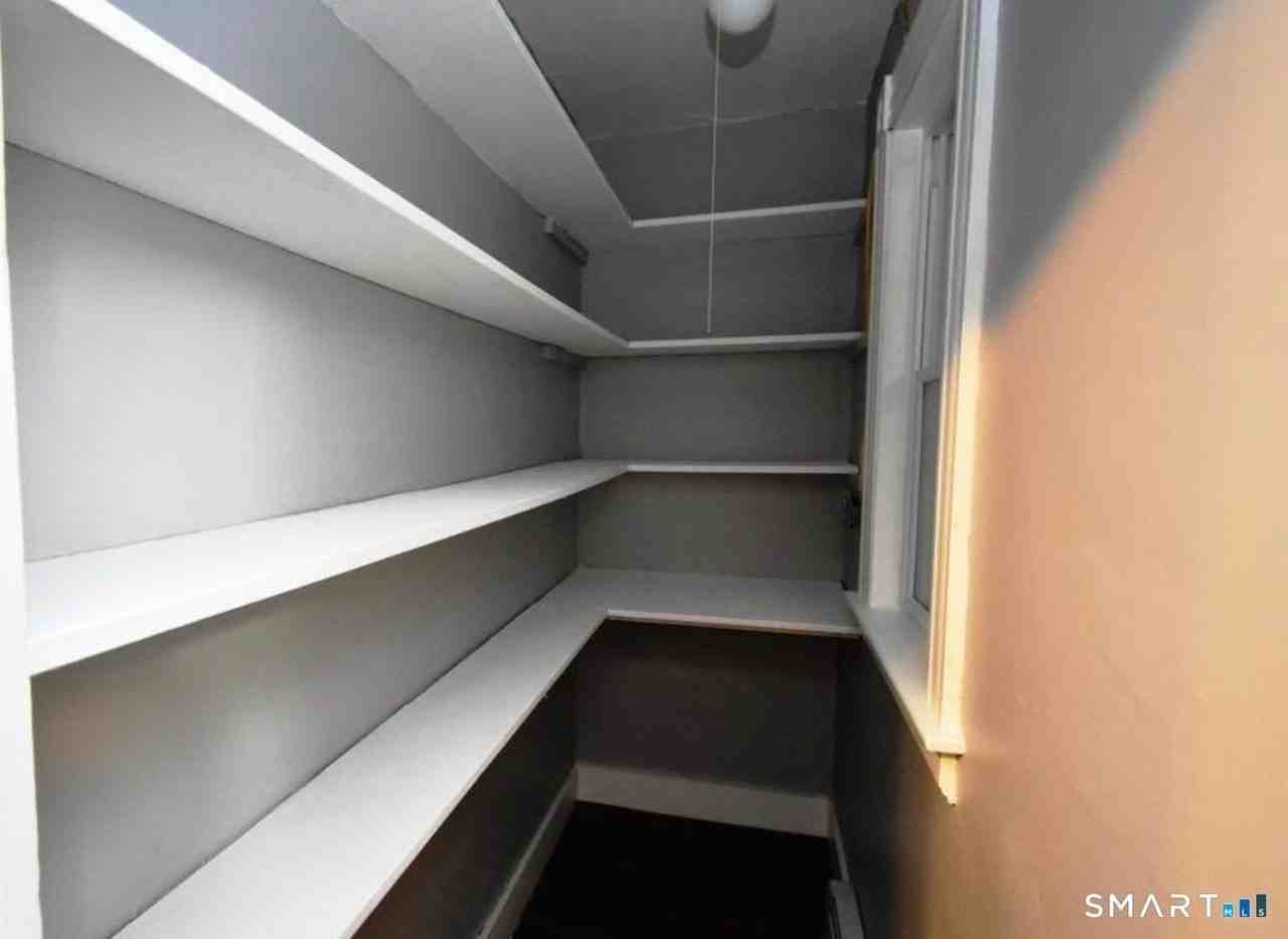 16 Crown St - Photo 4 of 9