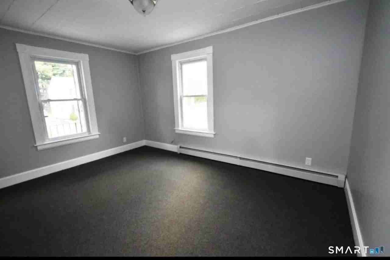 16 Crown St - Photo 6 of 9