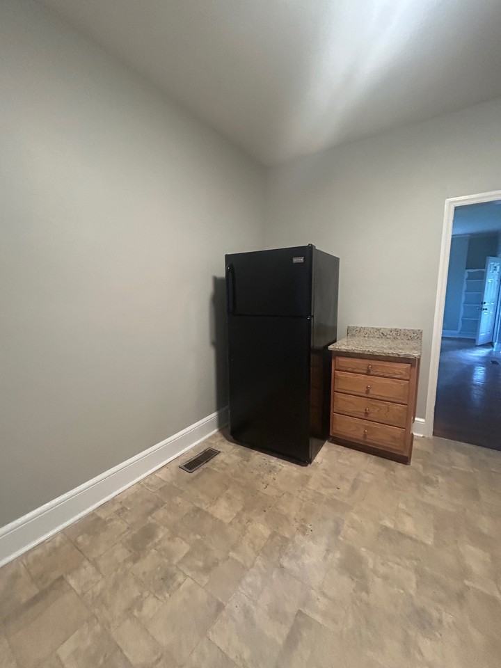 1404 8th Ave #2 - Photo 4 of 11