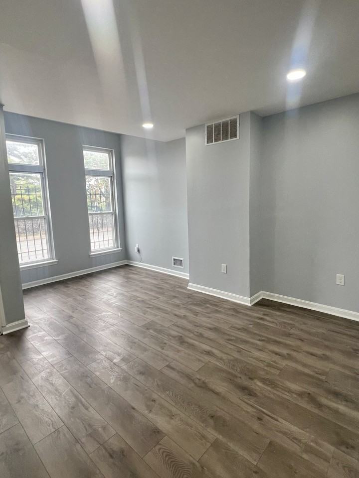 520 E North Ave - Photo 2 of 38