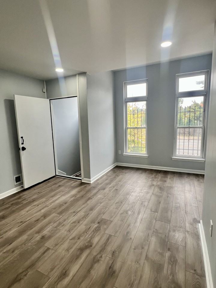 520 E North Ave - Photo 3 of 38