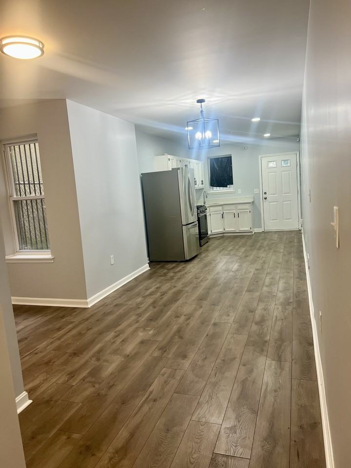 520 E North Ave - Photo 5 of 38