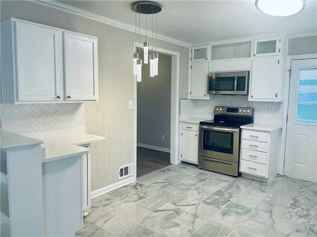 471 Village Green Ct Sw - Photo 4 of 34