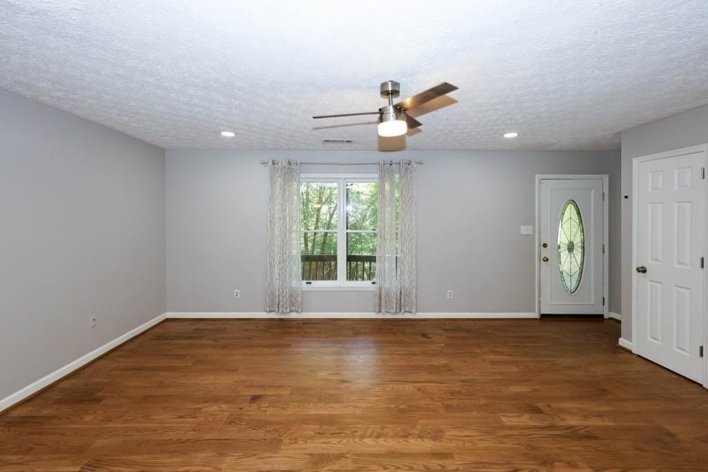 4944 Shiloh Dr - Photo 4 of 39