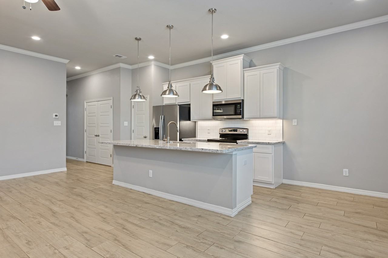 4011 Oaklawn St #1 - Photo 3 of 18