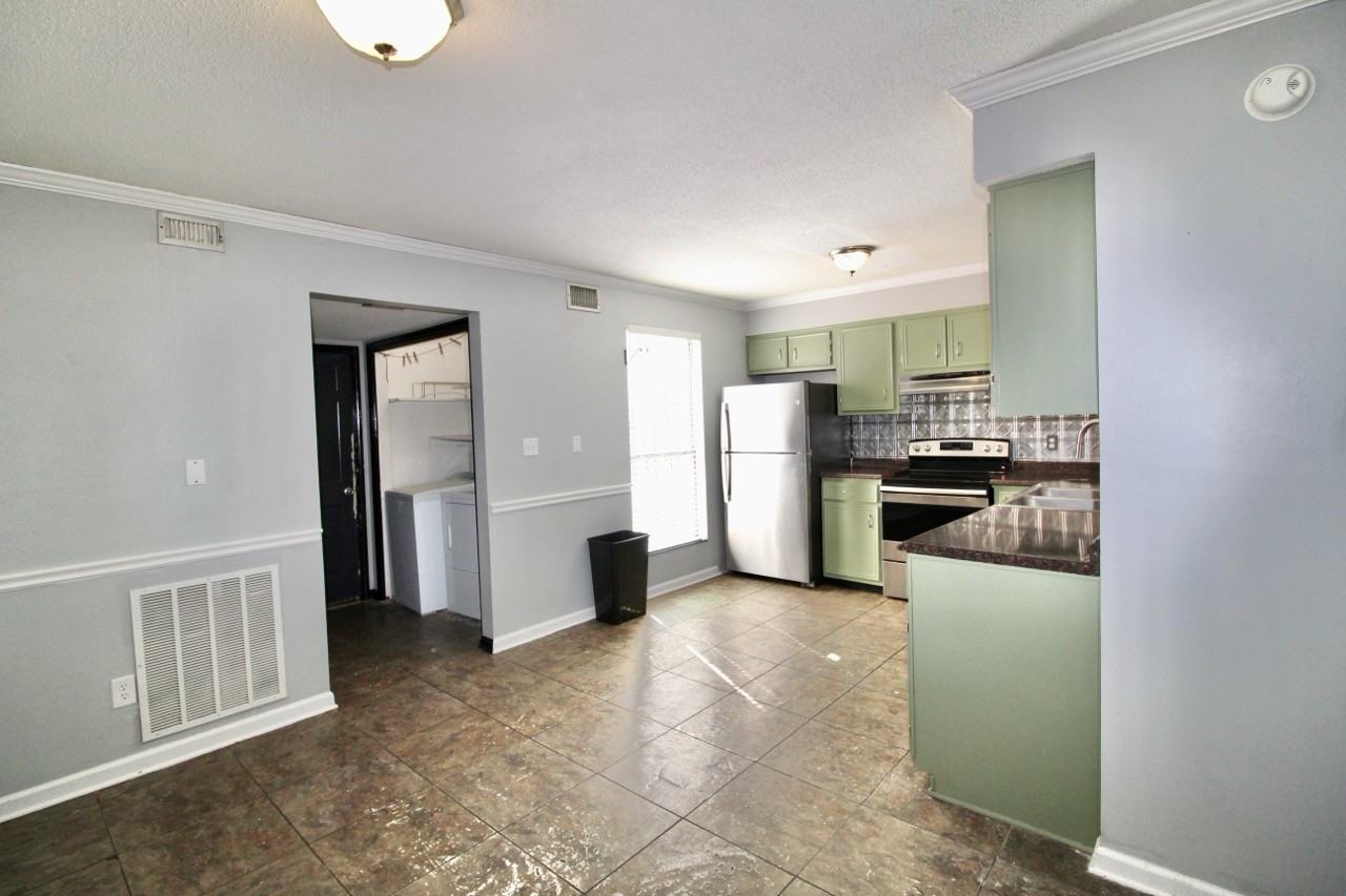 104 4th Ave #1 - Photo 4 of 15