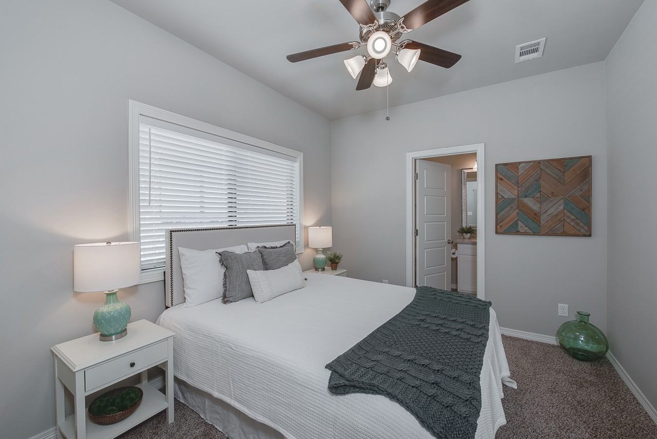 4103 Oaklawn St - Photo 7 of 14