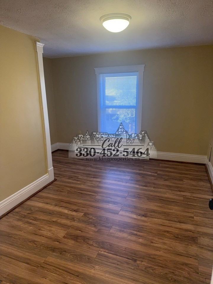802 Bedford Ave Sw #2 - Photo 2 of 5