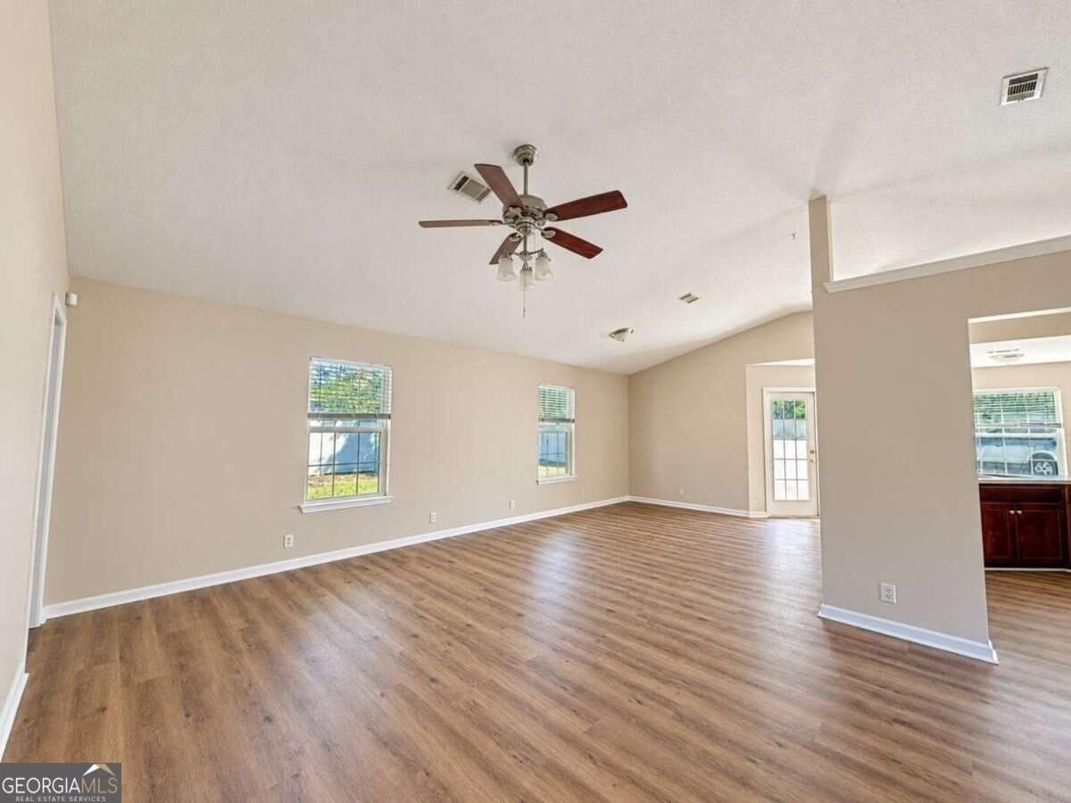 111 Sago Palm Dr - Photo 4 of 24