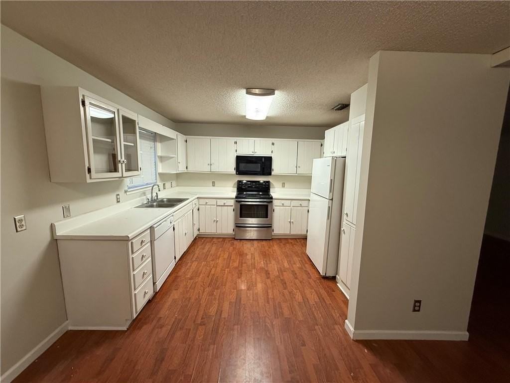 1001 Caroline Ave - Photo 2 of 11