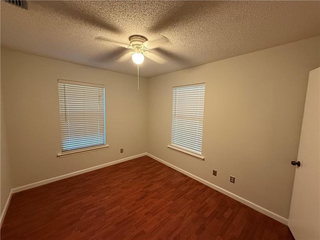 1001 Caroline Ave - Photo 3 of 11