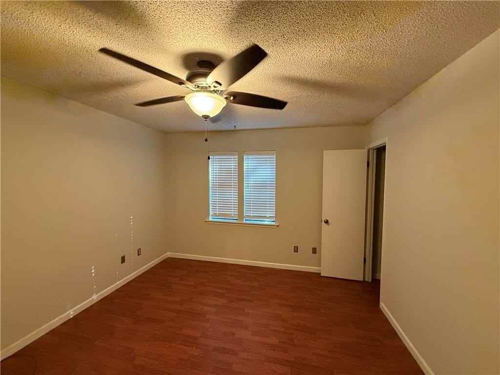 1001 Caroline Ave - Photo 4 of 11