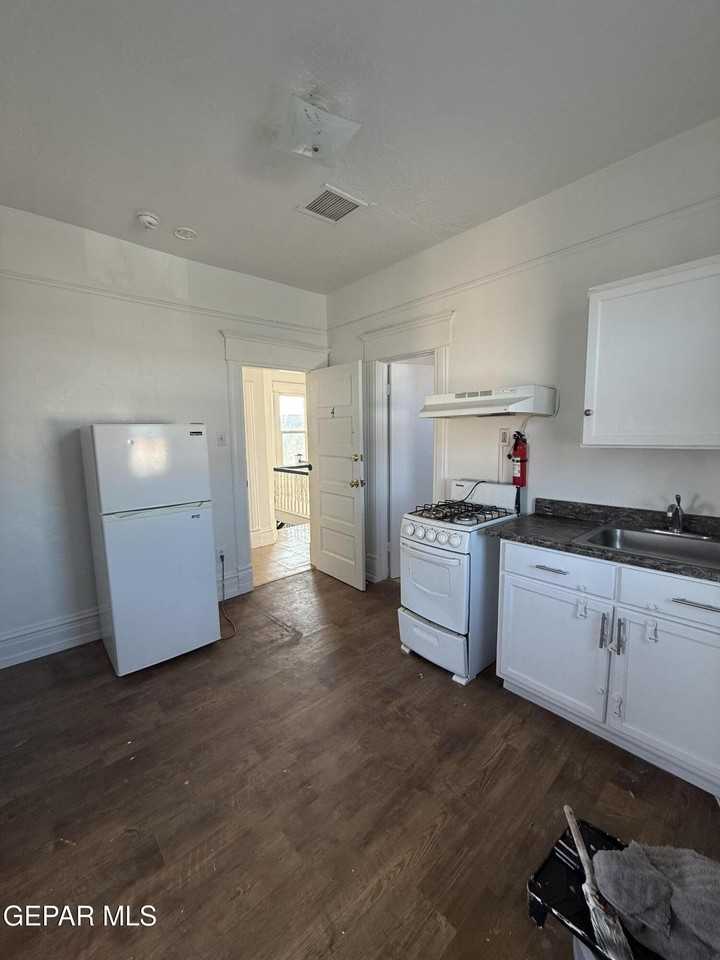 1526 E Yandell Dr #4 - Photo 2 of 6