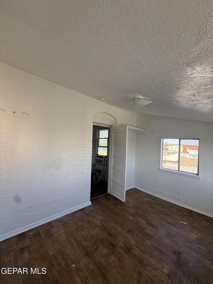 1526 E Yandell Dr #4 - Photo 4 of 6