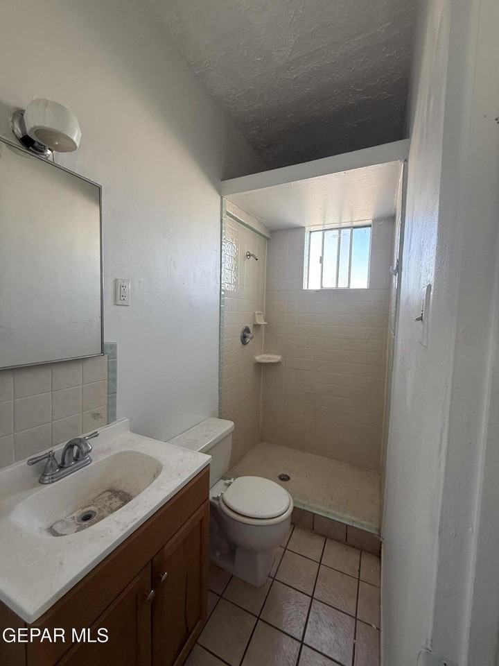 1526 E Yandell Dr #4 - Photo 5 of 6