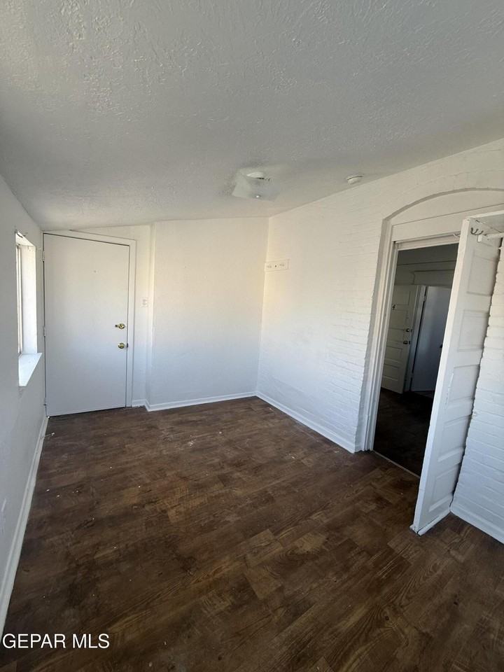 1526 E Yandell Dr #4 - Photo 6 of 6