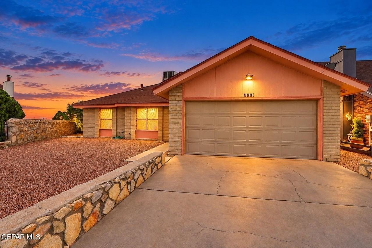 11801 Priscilla Cir - Photo 3 of 37